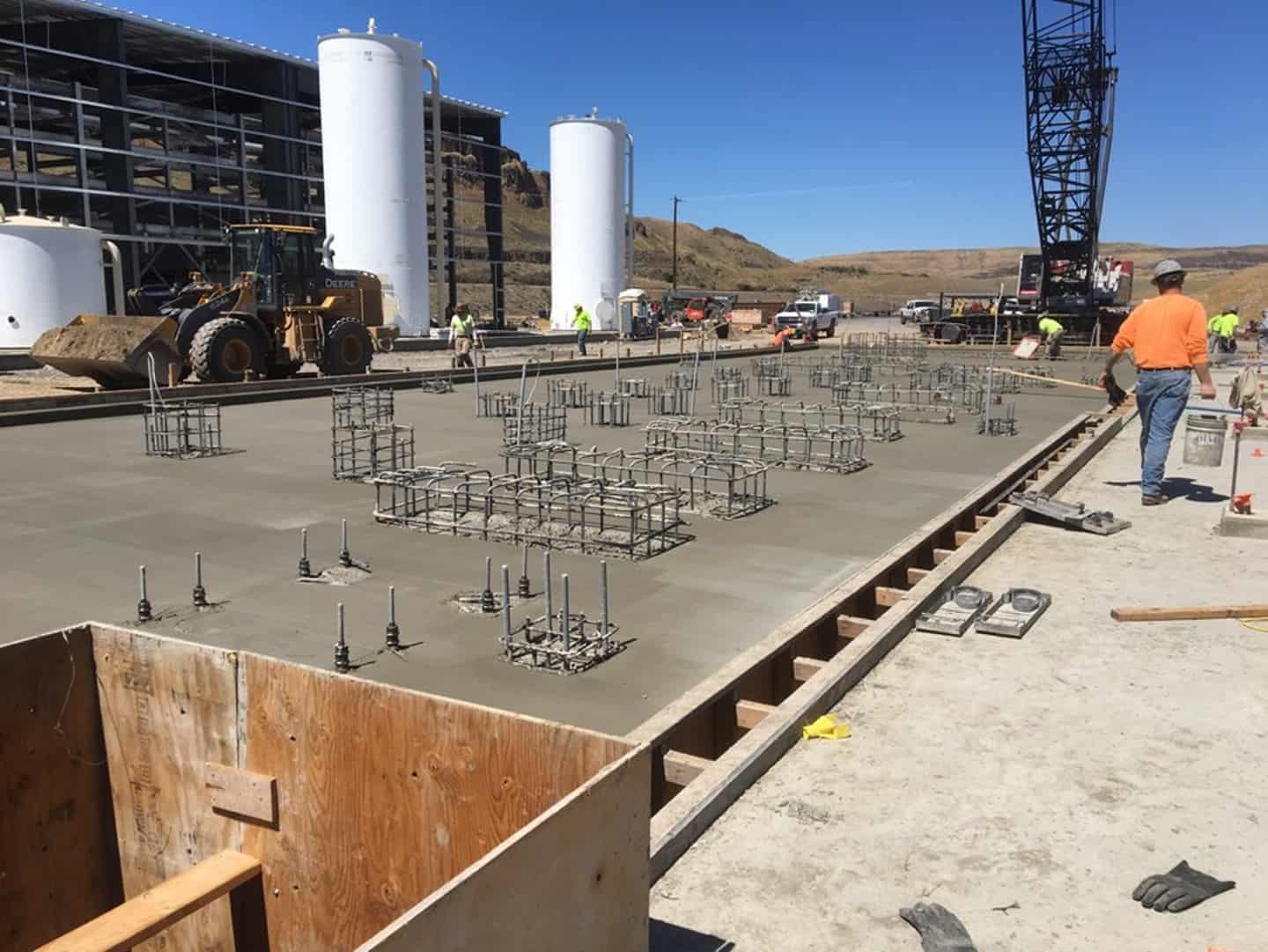 Concrete slab with embedded anchor bolts